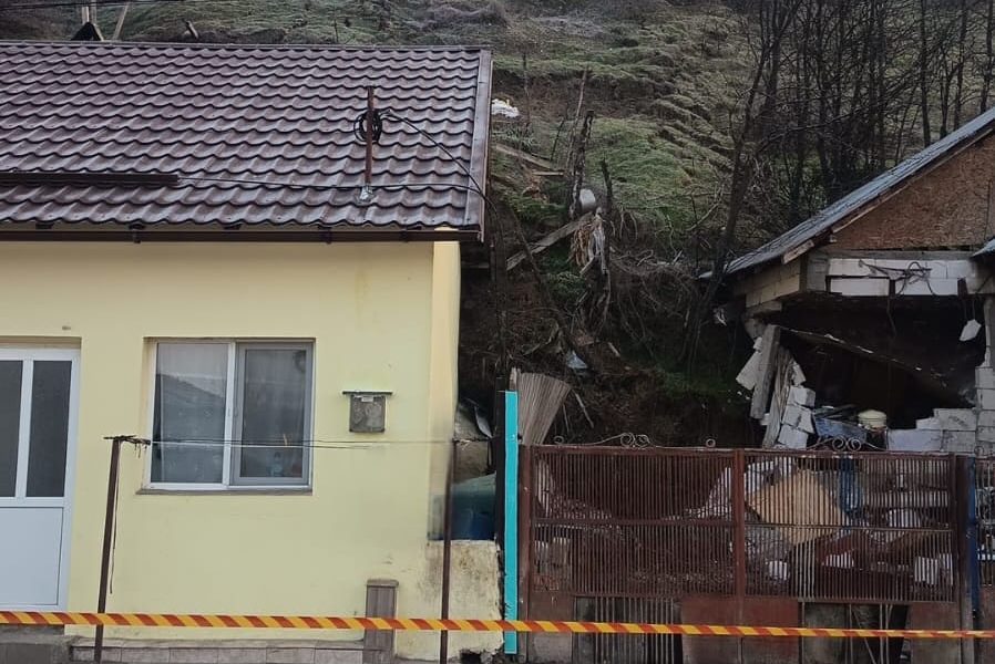 alunecare-de-teren-slatina.jpeg - StiriAlese