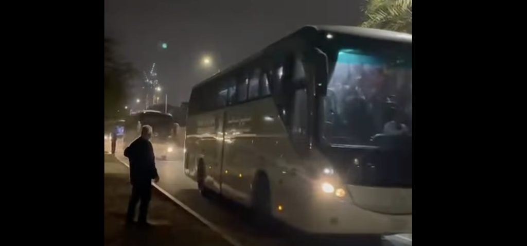 Romania începe repatrierea cetățenilor din Orientul Mijlociu, folosind mecanismul european RescUE Într-un efort susținut de a sprijini românii afectați de conflictul și instabilitatea din Orientul Mijlociu, autoritățile din țară au reușit să-i aducă înapoi pe numeroși cetățeni prin intermediul mecanismului european RescUE, parte a Mecanismului de Protecție Civilă al Uniunii Europene