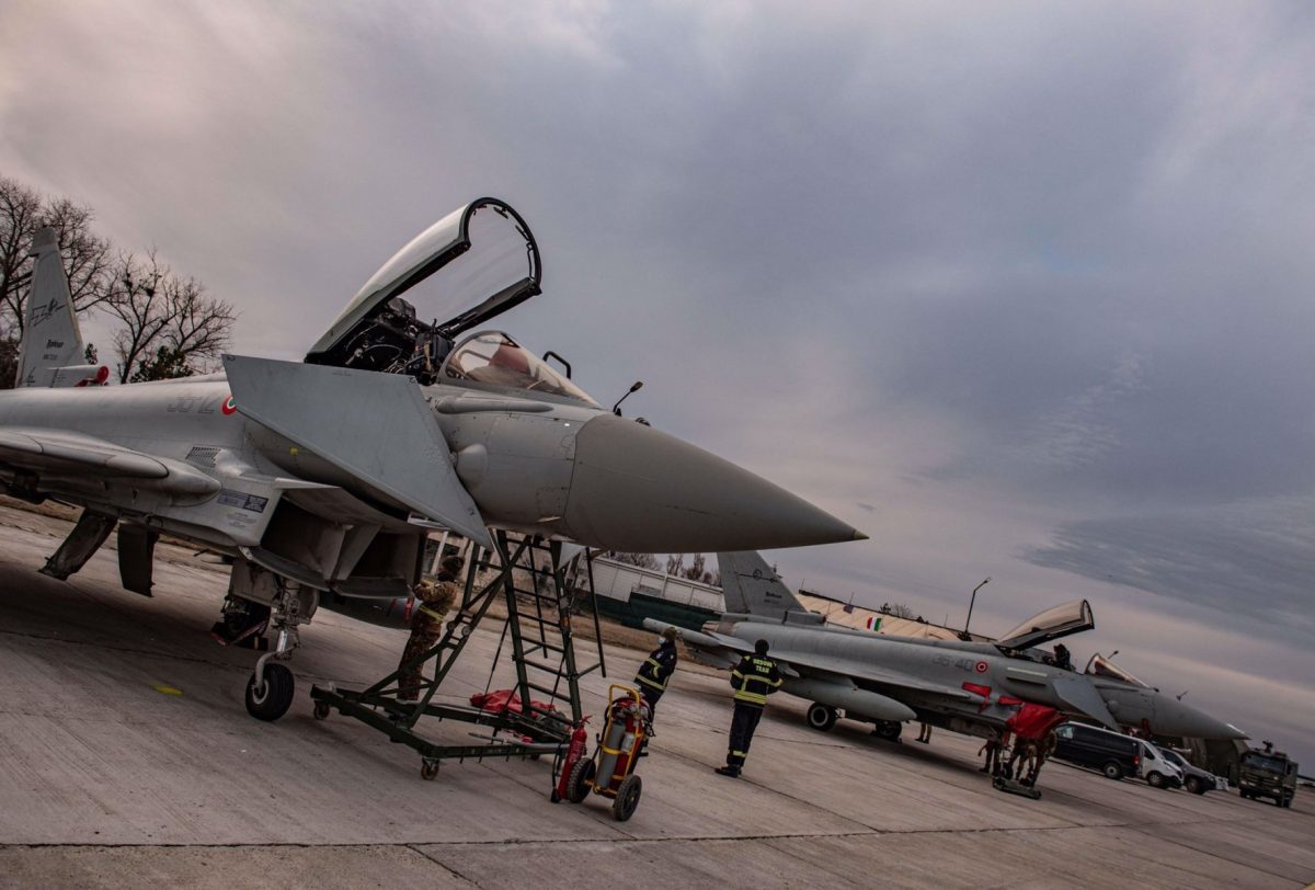 Statele Unite ale Americii și-ar fi manifestat recent interesul de a suplimenta prezența militară în România, mai precis la baza aeriană de la Mihail Kogălniceanu, în contextul tensiunilor tot mai accentuate în regiunea Orientului Mijlociu