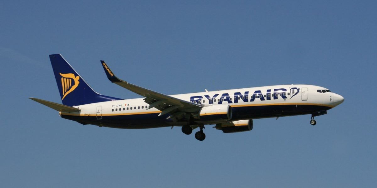 avion-ryanair-2.jpg - StiriAlese