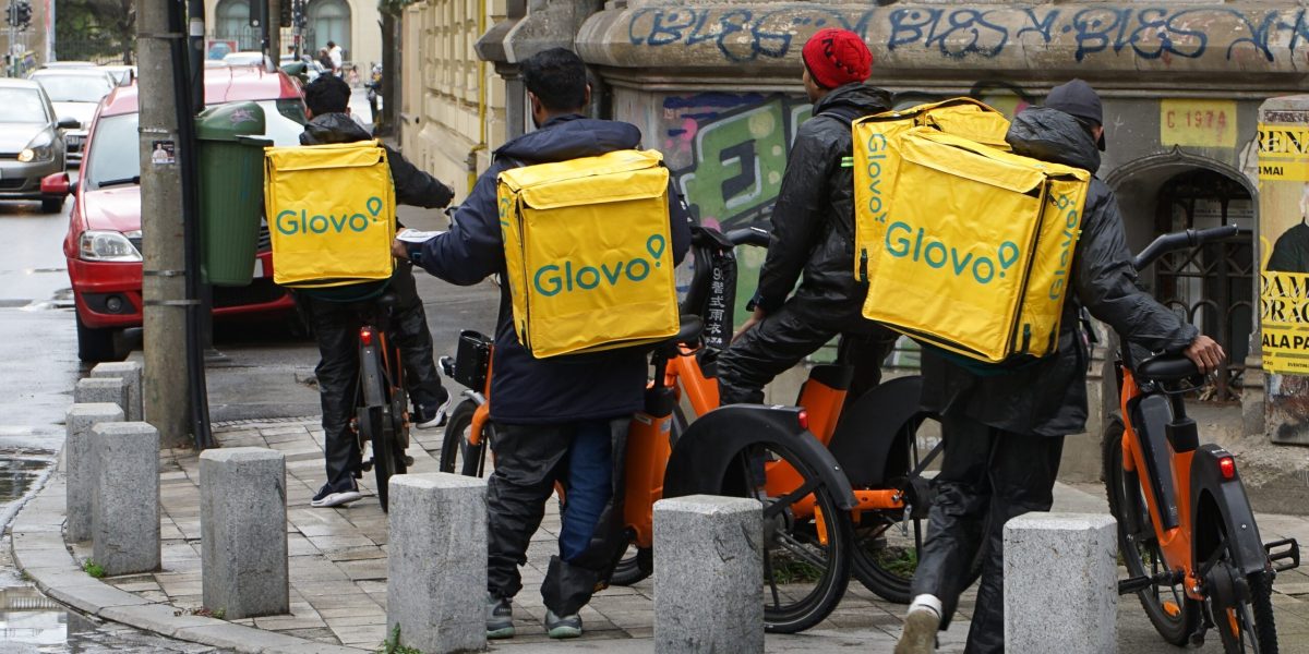 avize-munca-romania-shutter_Descopera-scaled.jpg - StiriAlese