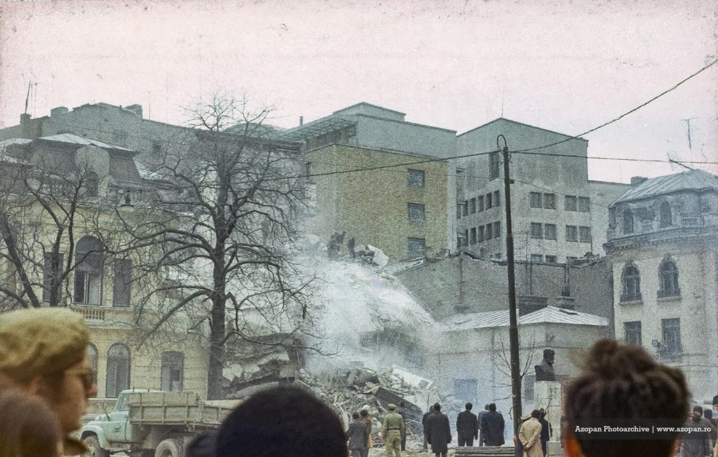 Primăria Capitalei încearcă să ia măsuri pentru conștientizarea riscurilor unui cutremur major Primăria Bucureștiului plănuiește să intensifice campaniile de informare și conștientizare privind pericolele unui cutremur puternic, într-o inițiativă ce implică colaborarea între autorități și sectorul privat