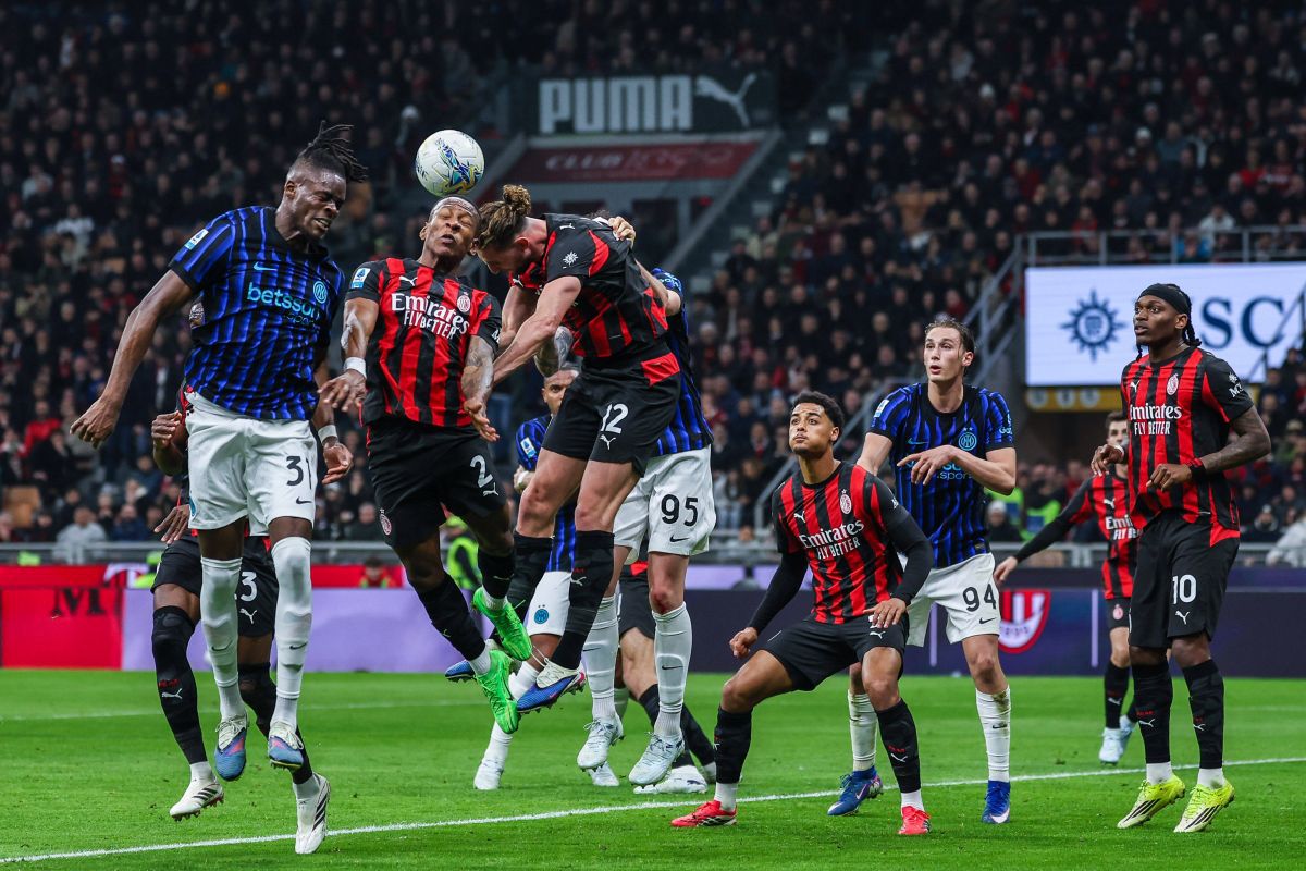 AC Milan și Inter se duelează duminică seara pe stadionul „Giuseppe Meazza” în cadrul unui derby plin de încărcătură, unde orice rezultat ar putea infuencea decisiv cursa pentru titlu în Serie A