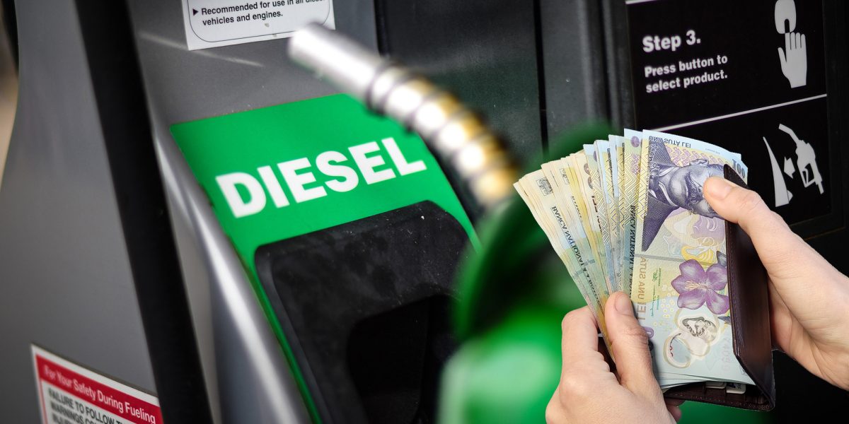 bani-diesel-pompa-benzina-motorina.jpg - StiriAlese