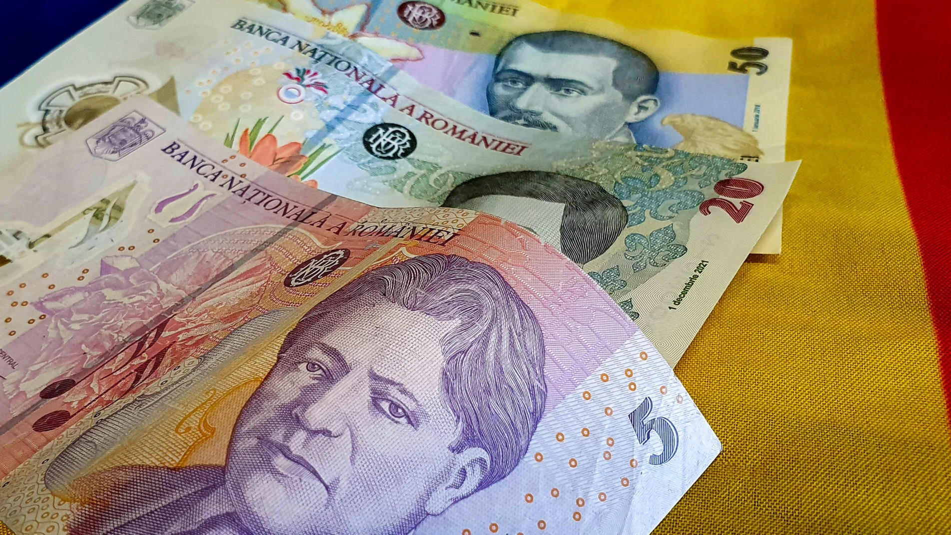 Taxele pentru refacerea actelor pierdute sau furate în România: un proces cu reguli și costuri diferite Pierderile de documente importante, fie că sunt cauzate de neglijență sau furt, pot genera nu doar derută, ci și costuri suplimentare pentru cetățeni