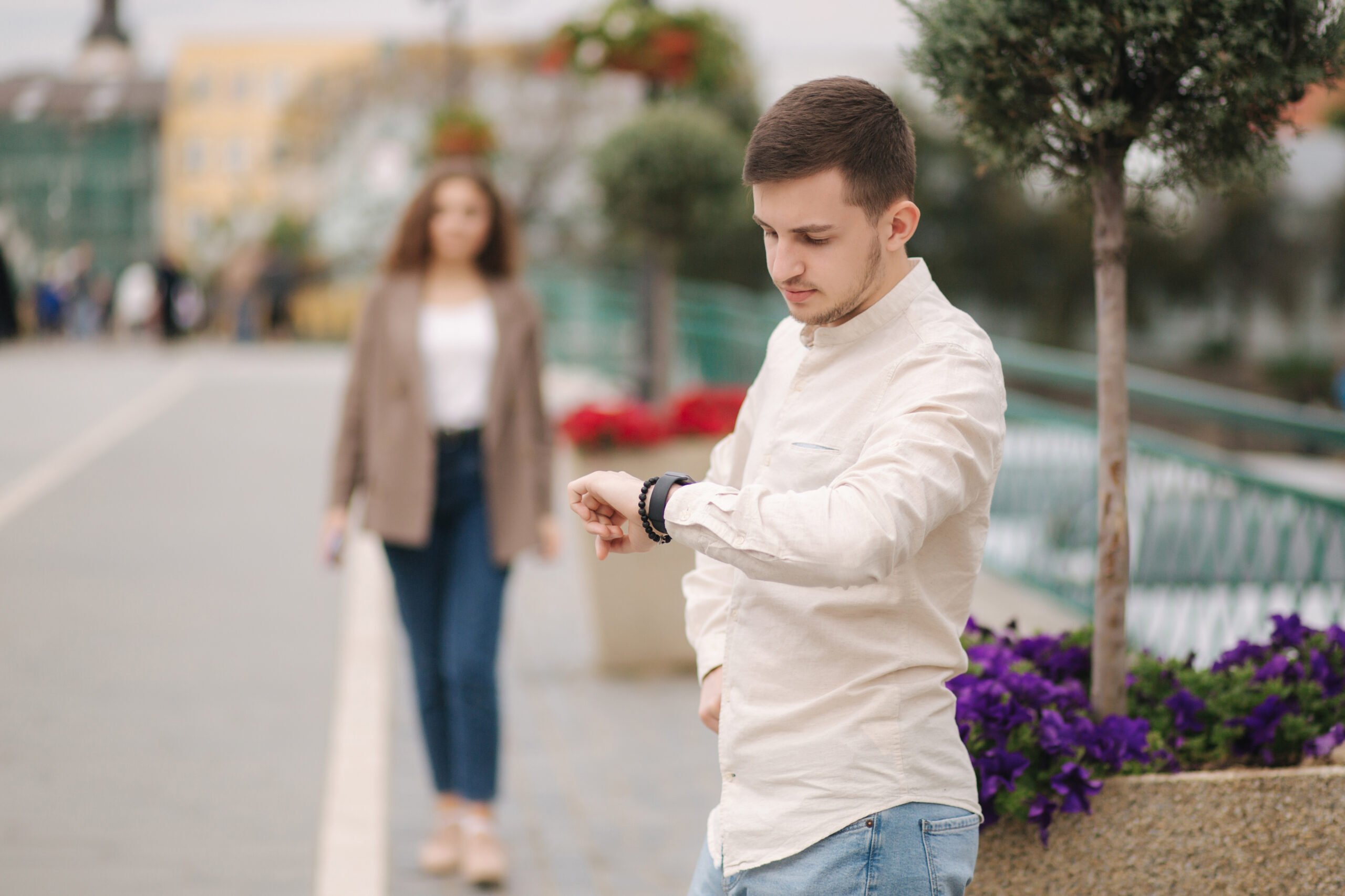 Un procent alarmant de tineri bărbați din generația Z cred că soția trebuie să se supună soțului, semnalând o întoarcere către valorile tradiționale O nouă cercetare revelatoare scoate la iveală o tendință surprinzătoare în rândul tinerilor de astăzi, în special al bărbaților din generația Z: aproape o treime dintre aceștia consideră că soția trebuie să asculte întotdeauna de soț