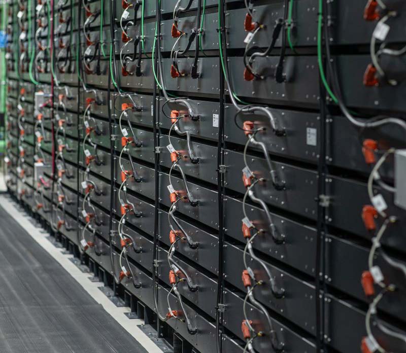 Proiecte de stocare a energiei în vestul României: un pas major spre independența energetică și flexibilitate Județul Arad se pregătește pentru o investiție ambițioasă în domeniul energiei regenerabile și stocării