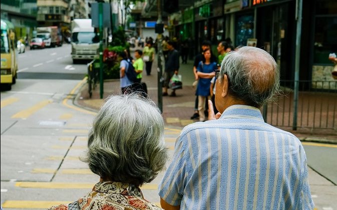 batrani-pensionari-Pexels-e1592564733135.jpg - StiriAlese