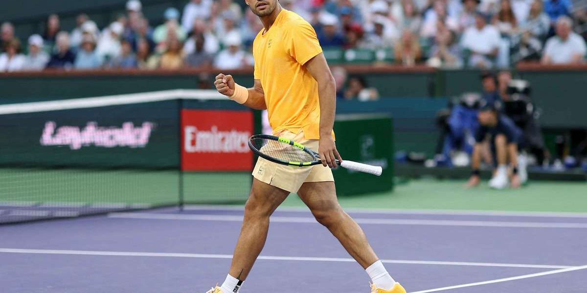 Alcaraz domină la Indian Wells, Djokovic scape cu noroc