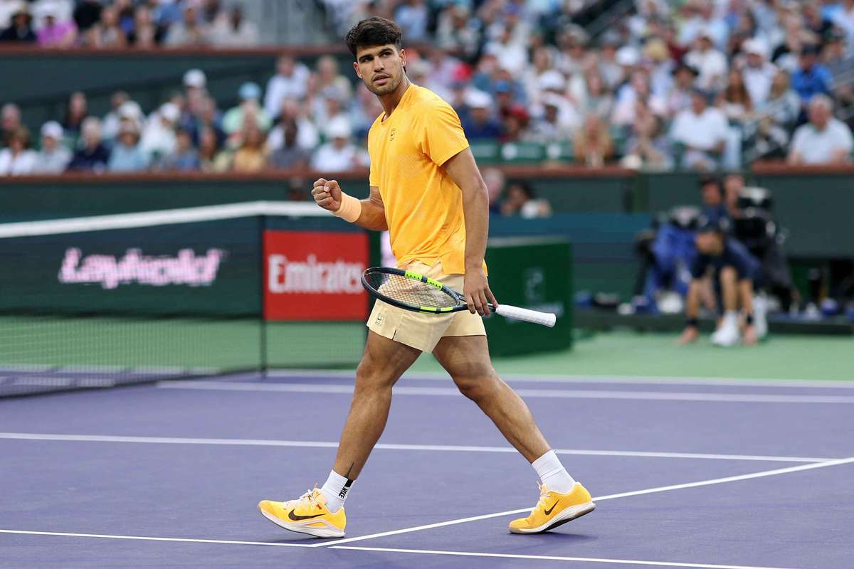 Alcaraz domină la Indian Wells, Djokovic scape cu noroc