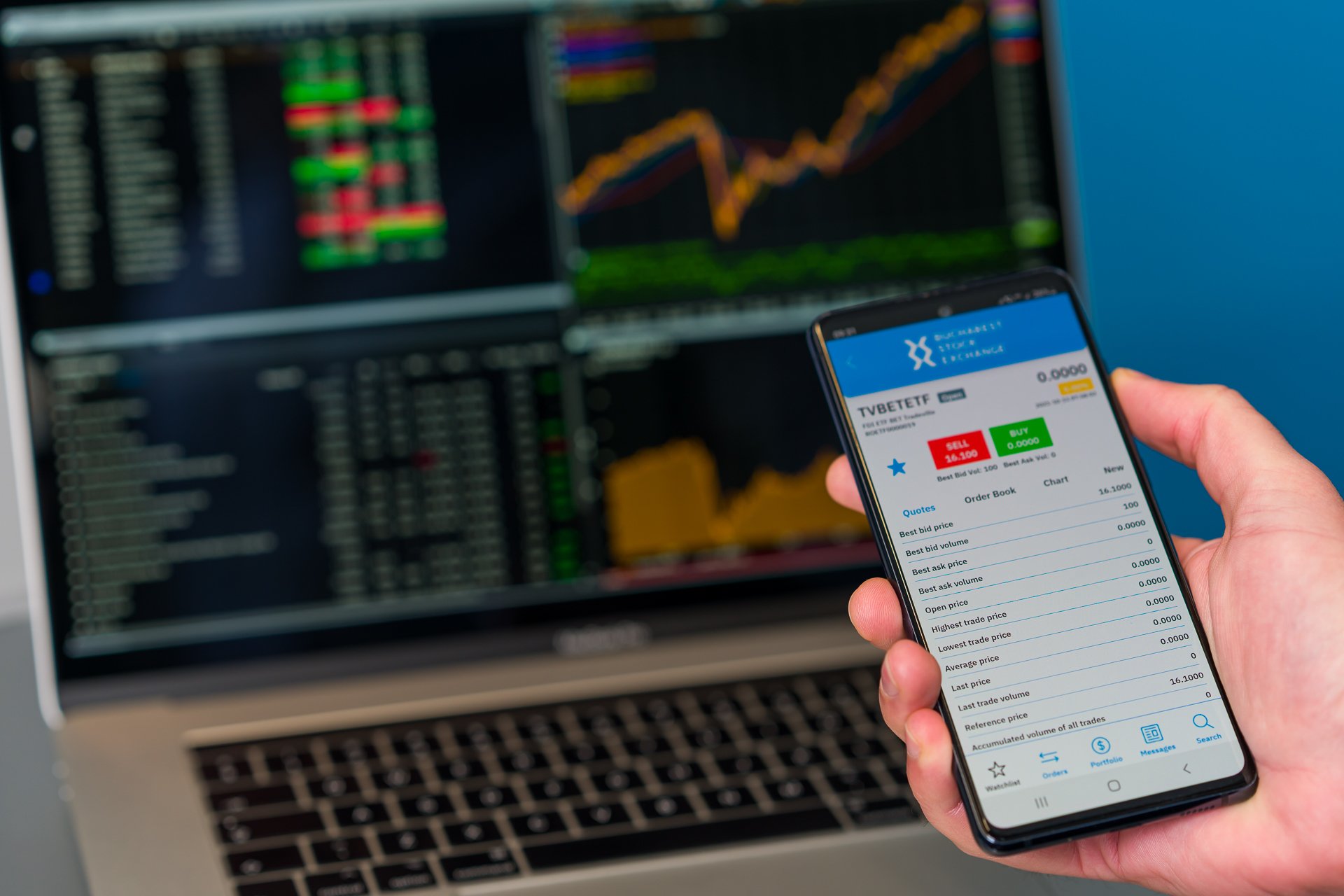 Bursa de Valori București a înregistrat o zi de creșteri, în condițiile unui climat marcat de incertitudine geopolitică, dar și de eforturile pieței de a stabiliza și de a absorbi impactul tensiunilor din ultimele zile