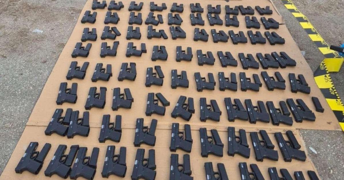 Captură masivă la Calafat: peste 100 de pistoale, țigarete și încărcătoare confiscate