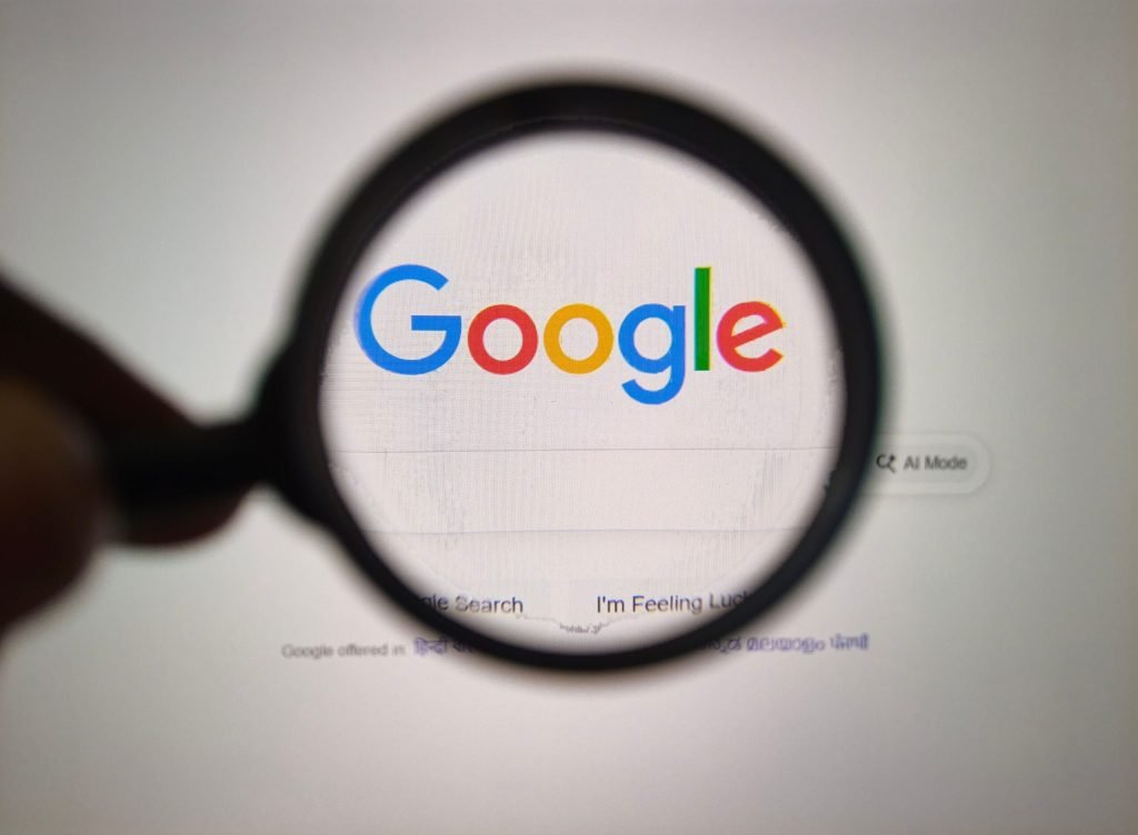 Google îți permite să ștergi informațiile personale din rezultate; iată cum.