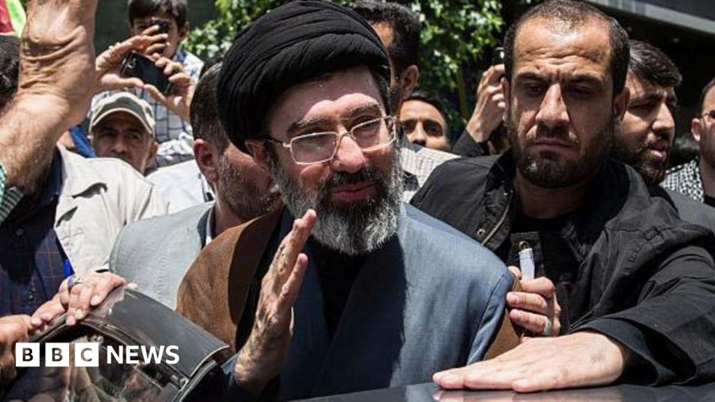 Mojtaba Khamenei, omul din umbră al puterii din Iran Mojtaba Khamenei, fiul cel mare al liderului suprem al Iranului, Ali Khamenei, rămâne o figură enigmatică în peisajul politic și social al Republicii Islamice