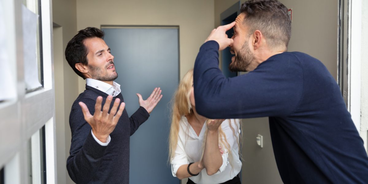 Autoritățile publice pot sprijini asociațiile de proprietari în gestionarea situațiilor dificile din blocuri, o inițiativă esențială în contextul creșterii numărului de probleme de administrare și siguranță în imobilele din România