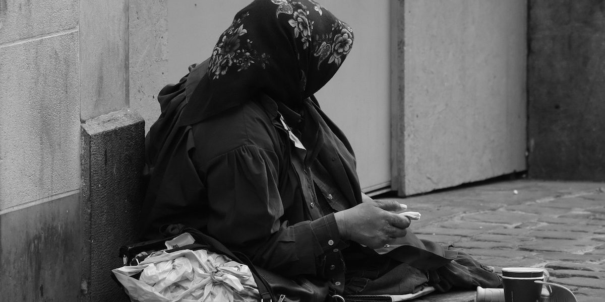 Primarii din Franța, contra Cartei Sociale Europene, emit decrete anti-cerșetorie