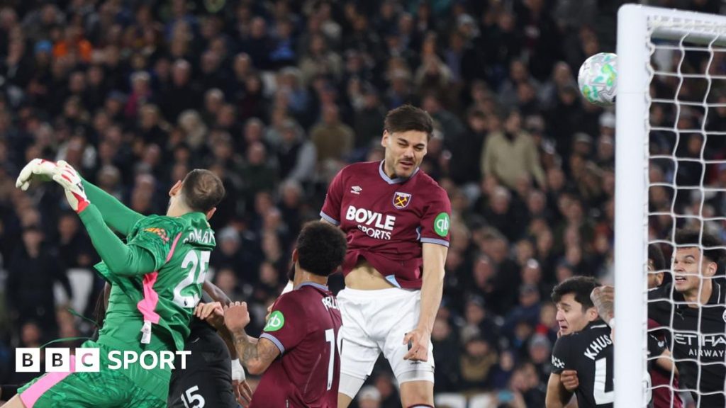 Confuzie pe terenul de fotbal: incidente între suporteri, echipe și forțele de ordine la meciul West Ham – Manchester City Un incident tensionat a tulburat luni seara meciul dintre West Ham United și Manchester City, disputat pe stadionul londonez London Stadium