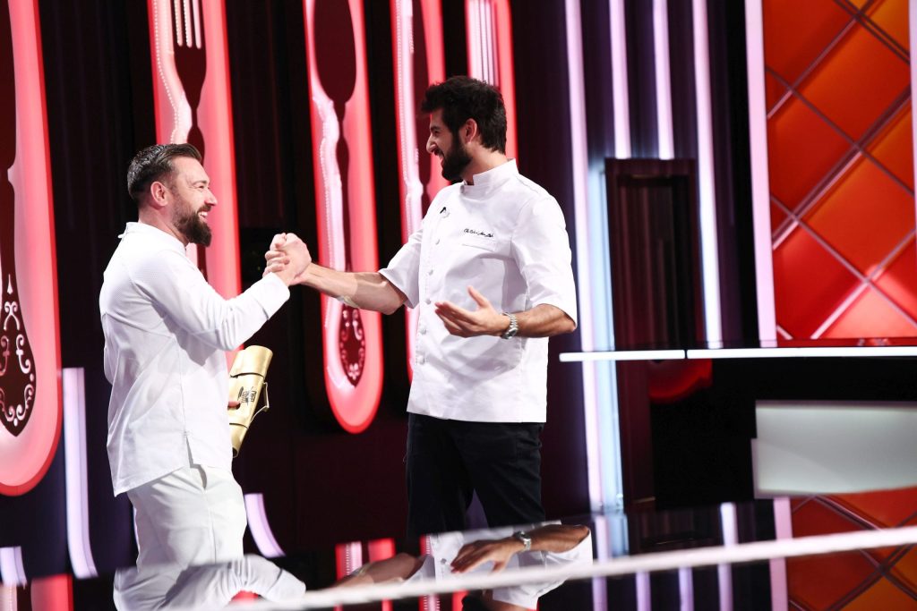 Chef Richard Abou Zaki a inaugurat ieri sezonul 17 al emisiunii culinare cu o premieră importantă: acordarea primului cuțit de aur