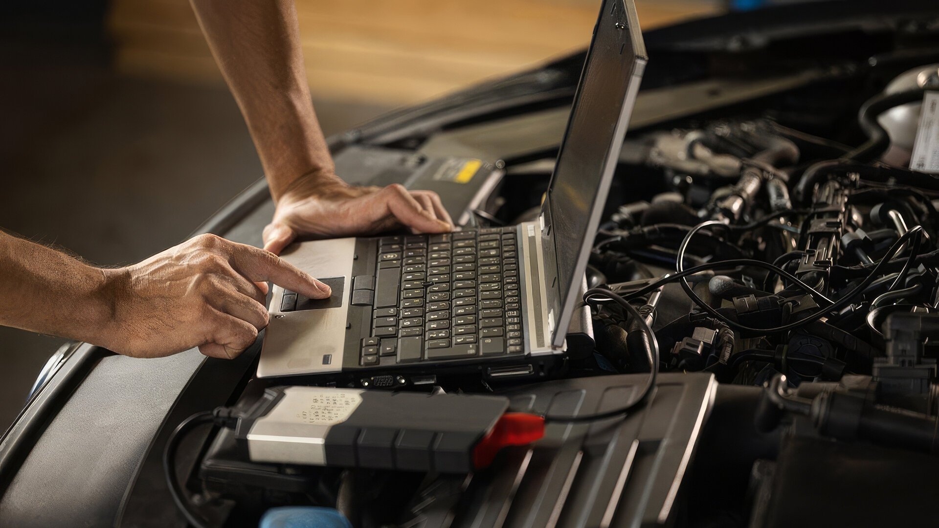 Trepidațiile motorului în timpul mersului urban pot părea, la prima vedere, o problemă minoră, însă ele pot ascunde defecte cu impact semnificativ asupra funcționării mașinii și, implicit, asupra bugetului de întreținere