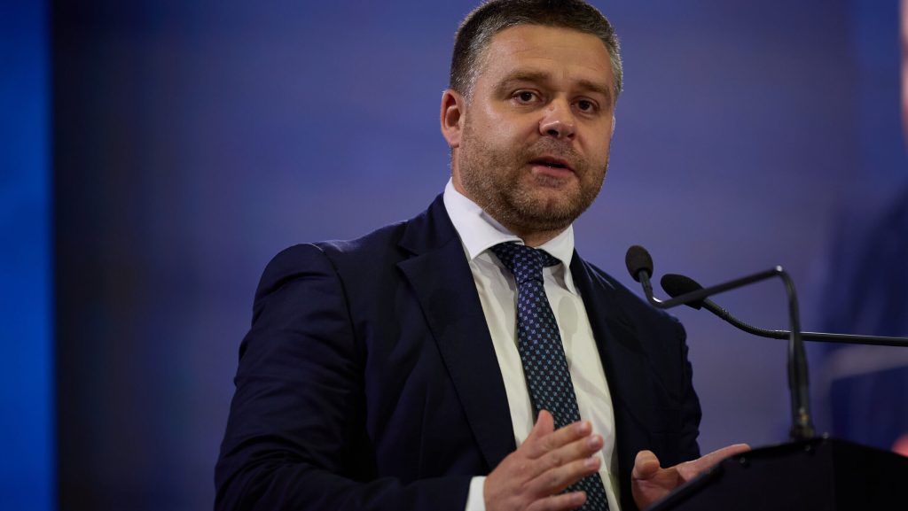 Primăria Capitalei va elimina toate parcările gratuite gestionate de municipalitate, în contextul în care numărul mașinilor cu scutiri de plată depășește de două ori numărul locurilor disponibile