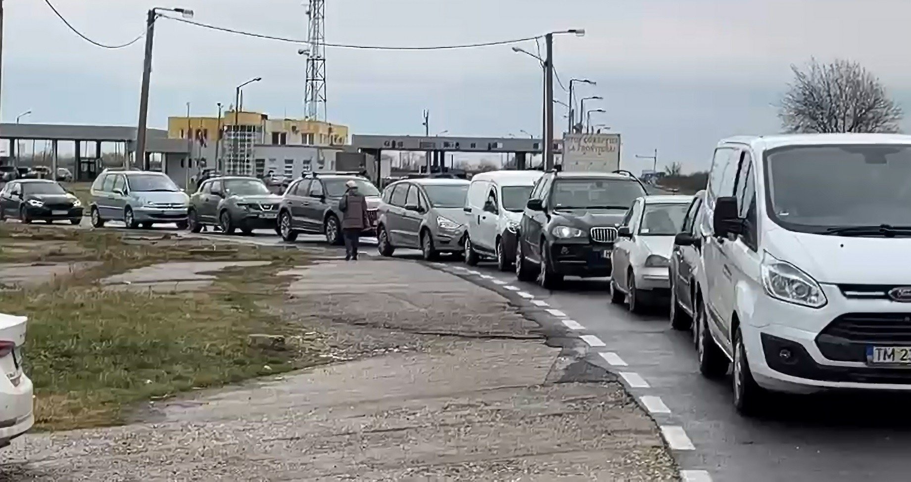 Ungaria stabilește un plafon pentru prețurile carburanților în fața creșterii globale a prețurilor la petrol Autoritățile din Ungaria au decis să intervină pe piața carburanților, stabilind un preț protejat pentru benzină și motorină, în contextul tensionărilor globale legate de situația din Orientul Mijlociu și a fluctuațiilor prețurilor la petrol