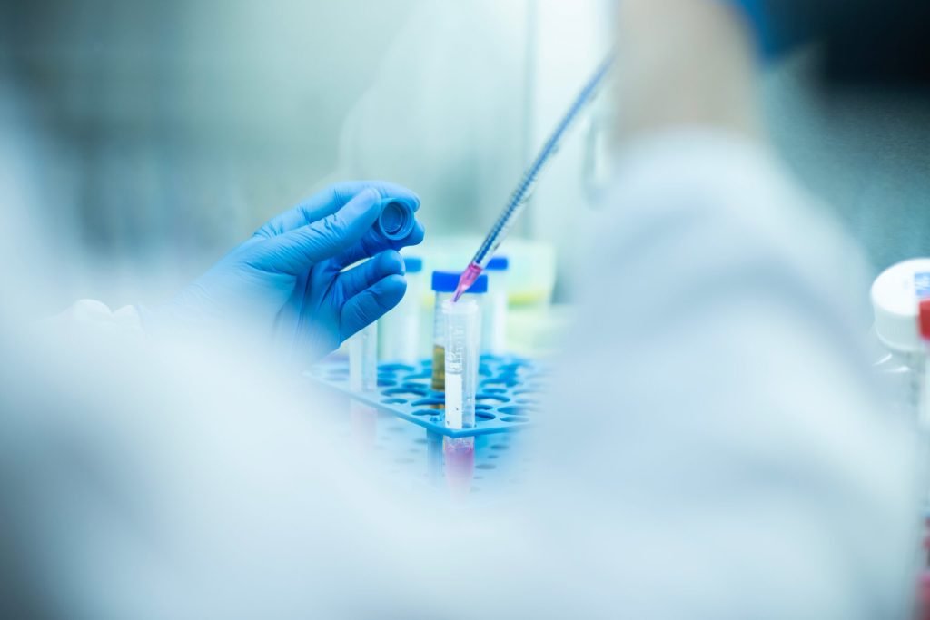 Uniunea Europeană plănuiește să direcționeze pentru prima dată o sumă semnificativă către programele de combatere a cancerului, în contextul pregătirilor pentru noul cadru financiar multianual pentru perioada 2028–2034