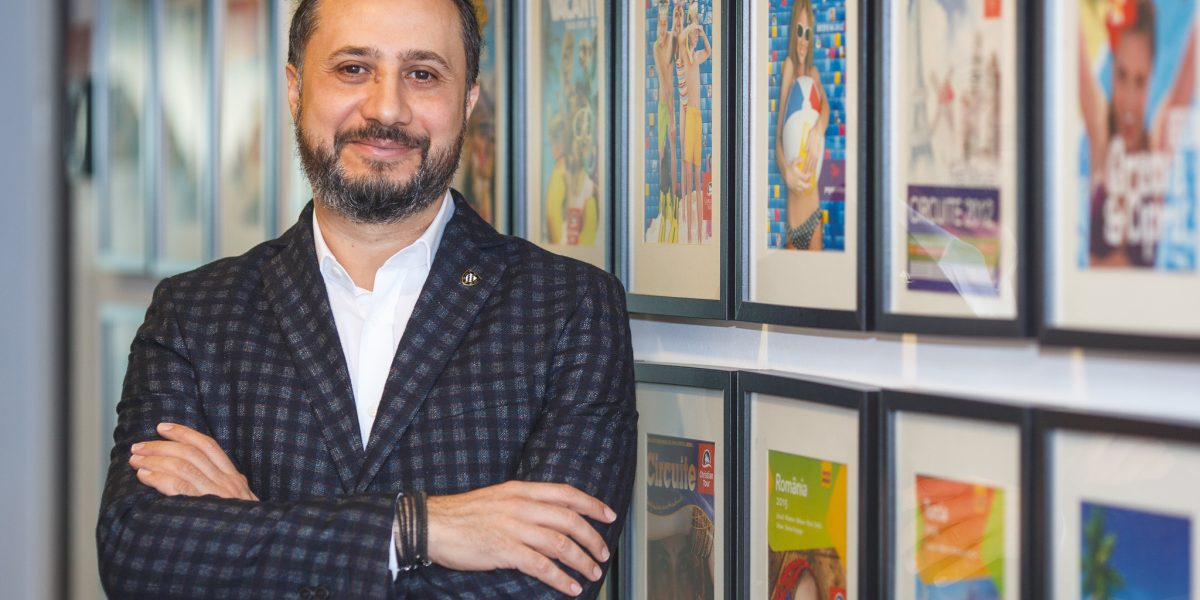 Zboruri speciale pentru repatrierea românilor din Emiratele Arabe Unite: 369 de pasageri ajung acasă după mii de kilometri Doi avioane speciale au decolat joi din Fujairah, în Emiratele Arabe Unite, cu destinația România, purtând pe bord aproape 370 de români care au fost blocați în această regiune de mai bine de o săptămână