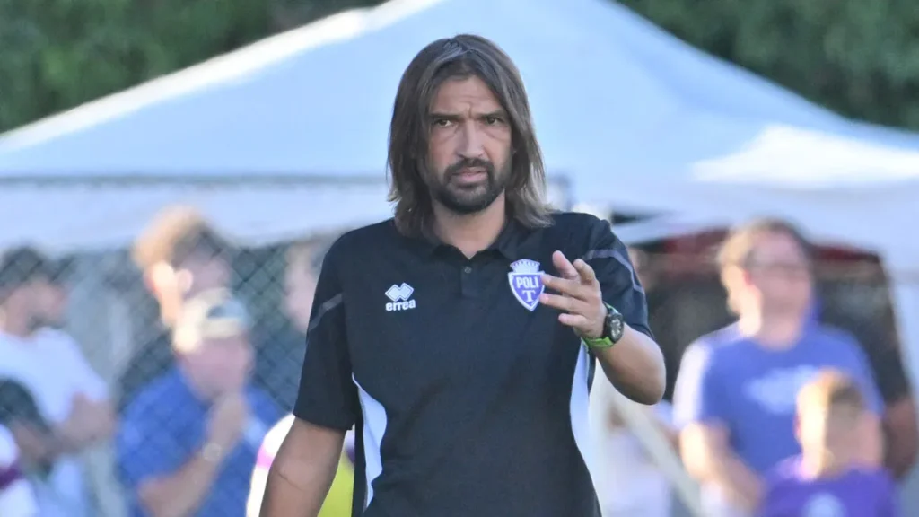 Dan Alexa și Andreea Marin, surprinși împreună la Bruxelles în contextul unui eveniment european privind sănătatea mintală Dan Alexa, antrenorul echipei Poli Timișoara, și Andreea Marin, cunoscuta prezentatoare și ambasador al campaniilor sociale, au fost fotografiați recent la Bruxelles, unde au participat la un eveniment dedicat sănătății mintale și mediului digital