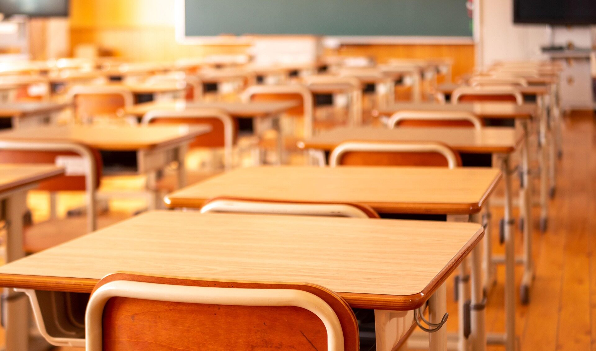 Investigații la Școala Specială “Sfântul Nicolae” din Sectorul 4 după acuzații de comportament agresiv al unui cadru didactic Imediat după apariția acuzațiilor referitoare la comportamentul inadecvat al unei cadre didactice, autoritățile din domeniul educației și ale legii au intervenit prompt