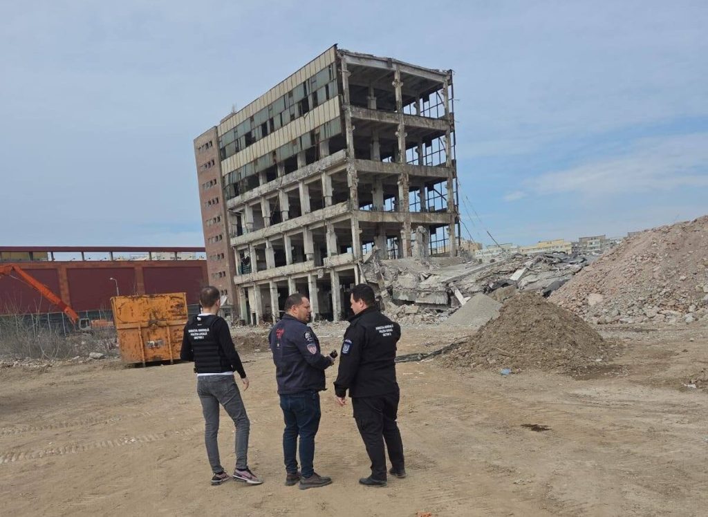 Demolarea ilegală a unei clădiri din Sectorul 2 aduce sancțiuni dure și controale sporite Un incident recent din Sectorul 2 al Capitalei scoate în evidență problemele legate de respectarea legii în domeniul construcțiilor și demolărilor