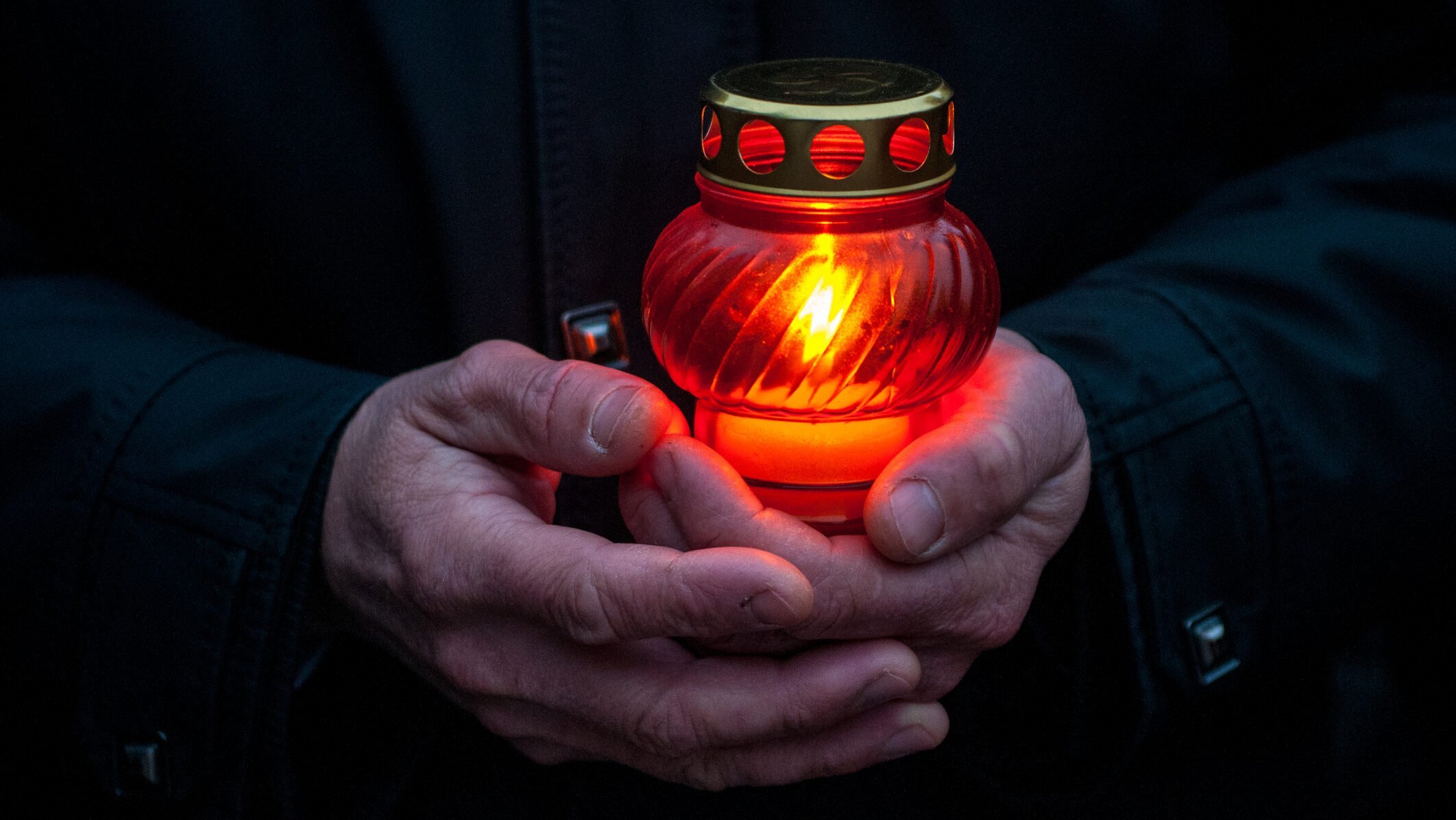 Doliu în lumea literară: a murit Antonio Lobo Antunes, unul dintre cei mai valoroși autori de limbă portugheză Lumea literară internațională a fost lovită de vestea dispariției lui Antonio Lobo Antunes, un titan al literaturii portugheze și un autor ale cărui opere au influențat și sensibilizat cititori din toate colțurile globului