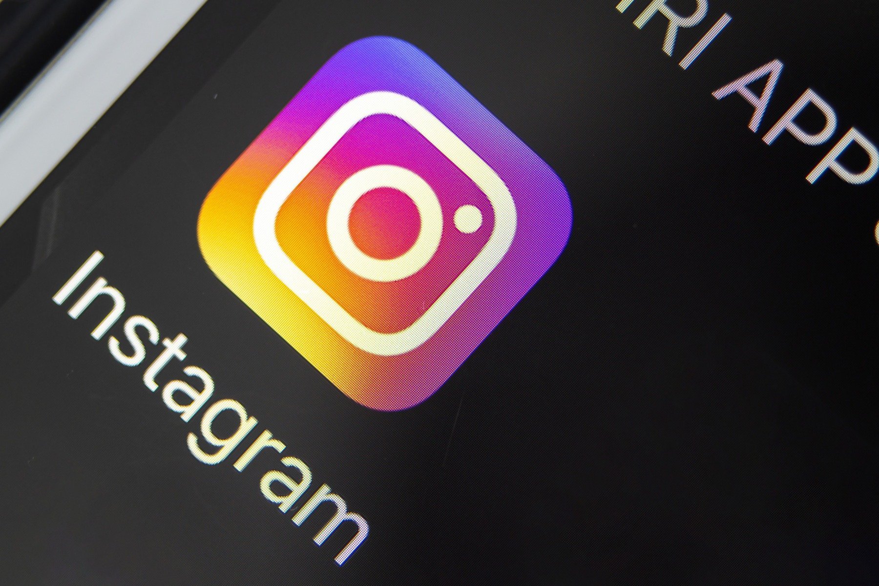 Instagram, una dintre cele mai populare platforme sociale din lume, se confruntă cu probleme tehnice majore în această miercuri
