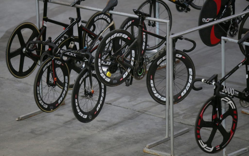 Alba Iulia devine, de la jumătatea lunii martie, orașul-pilot pentru un nou sistem de transport urban sustenabil, odată cu introducerea a 300 de biciclete inteligente, achiziționate cu fonduri europene