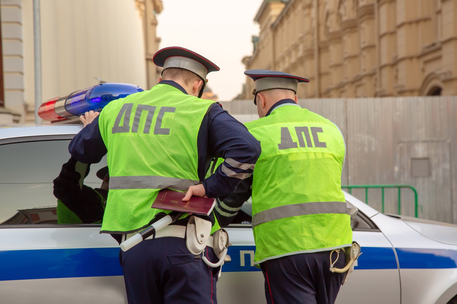 Fostul viceministru rus al Apărării, Ruslan Tsalikov, arestat pentru corupție în centrul atenției după ani în care a fost considerat unul dintre consilierii de încredere ai fostului ministru Serghei Șoigu Un eveniment surprinzător a zguduit recent cercurile militare și politice din Rusia, odată cu arestarea fostului viceministru al Apărării, Ruslan Tsalikov, într-un caz de corupție ce a atras atenția publicului și a experților deopotrivă