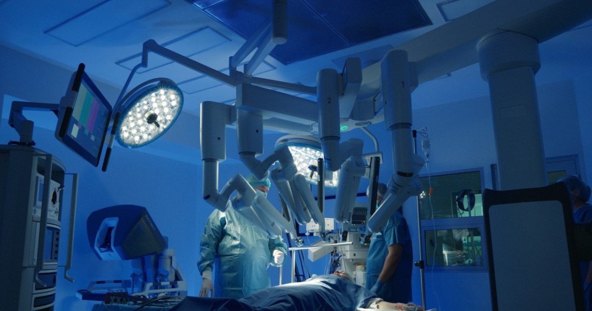 România își consolidatează prezența în domeniul tehnologiei medicale avansate, odată cu extinderea și dezvoltarea utilizării roboților chirurgicali în spitale publice, însă momentan cu o acoperire limitată din cauza costurilor ridicate