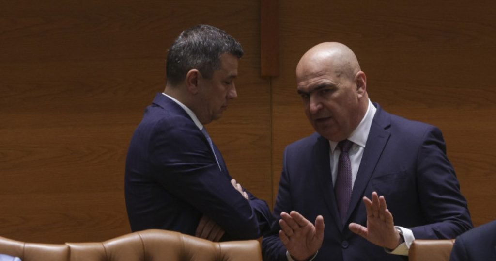 În centrul atenției se află scandalul generat de modul în care Ministerul Afacerilor Externe (MAE) și ministrul Oana Țoiu au gestionat operațiunea de repatriere a românilor din zonele de conflict din Orientul Mijlociu, situație care a provocat dezbateri aprinse în interiorul coaliției de guvernare