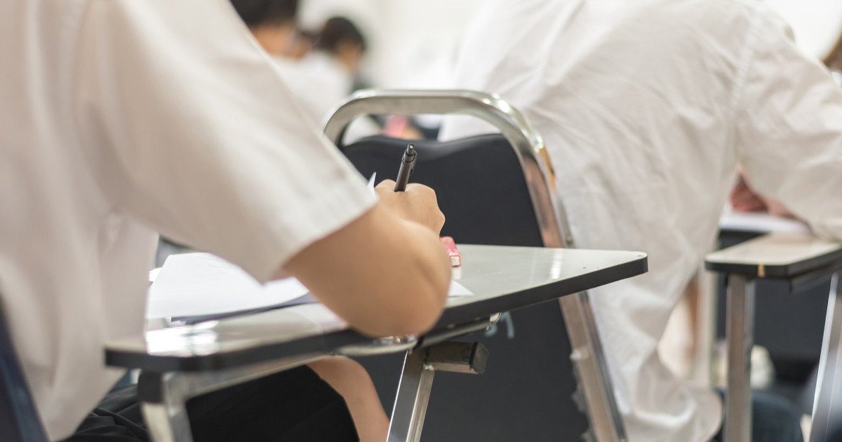 Elevii de clasele a XII-a și a XIII-a, care urmează cursurile serale sau cu frecvență redusă, au susținut miercuri, 25 martie, proba la alegere a profilului și specializării în cadrul simulării bacalaureatului din 2026