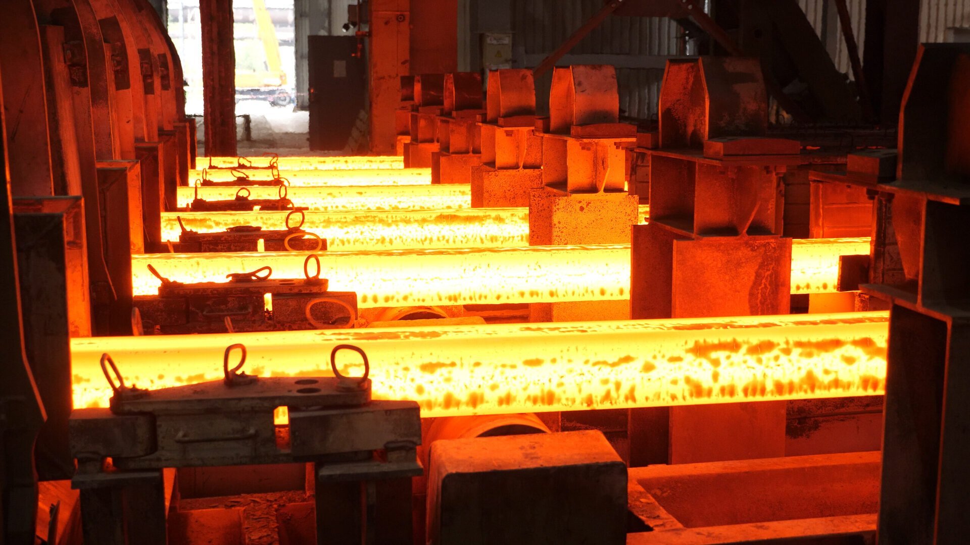 Uniunea Europeană renunță la eticheta pentru emisiile de carbon în legea „fabricat în Europa”, o decizie ce poate afecta proactiveitatea industriei siderurgice Într-o mutare surprinzătoare înainte de publicarea oficială a Legii pentru Accelerarea Industriei, Uniunea Europeană a decis să elimine planul de a introduce o etichetă a emisiilor de carbon pentru produsele din oțel
