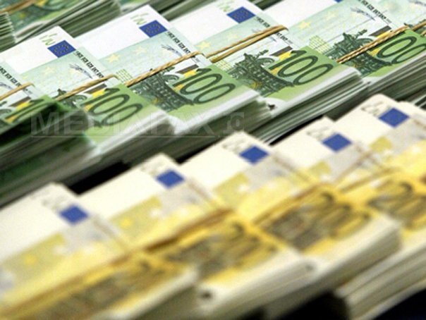 România rămâne în pericol de a fi reclasificată ca stat cu rating „junk” dacă nu continuă eforturile de consolidare fiscală Anunțul agenției de rating Moody’s privind riscul de retrogradare a României în categoria „junk” a căpătat o întâlnire de alarmă în peisajul economic național