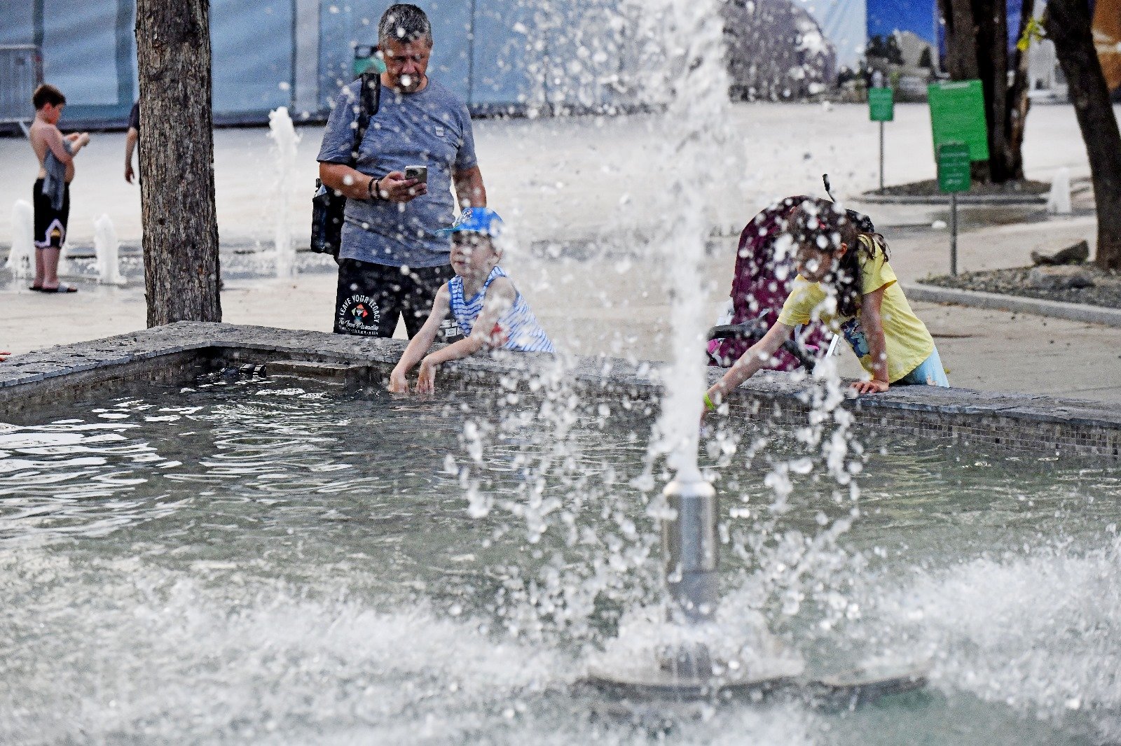 Furnizor cu un singur angajat, contract de peste 70.000 euro pentru întreținerea fântânilor arteziene din Sectorul 6