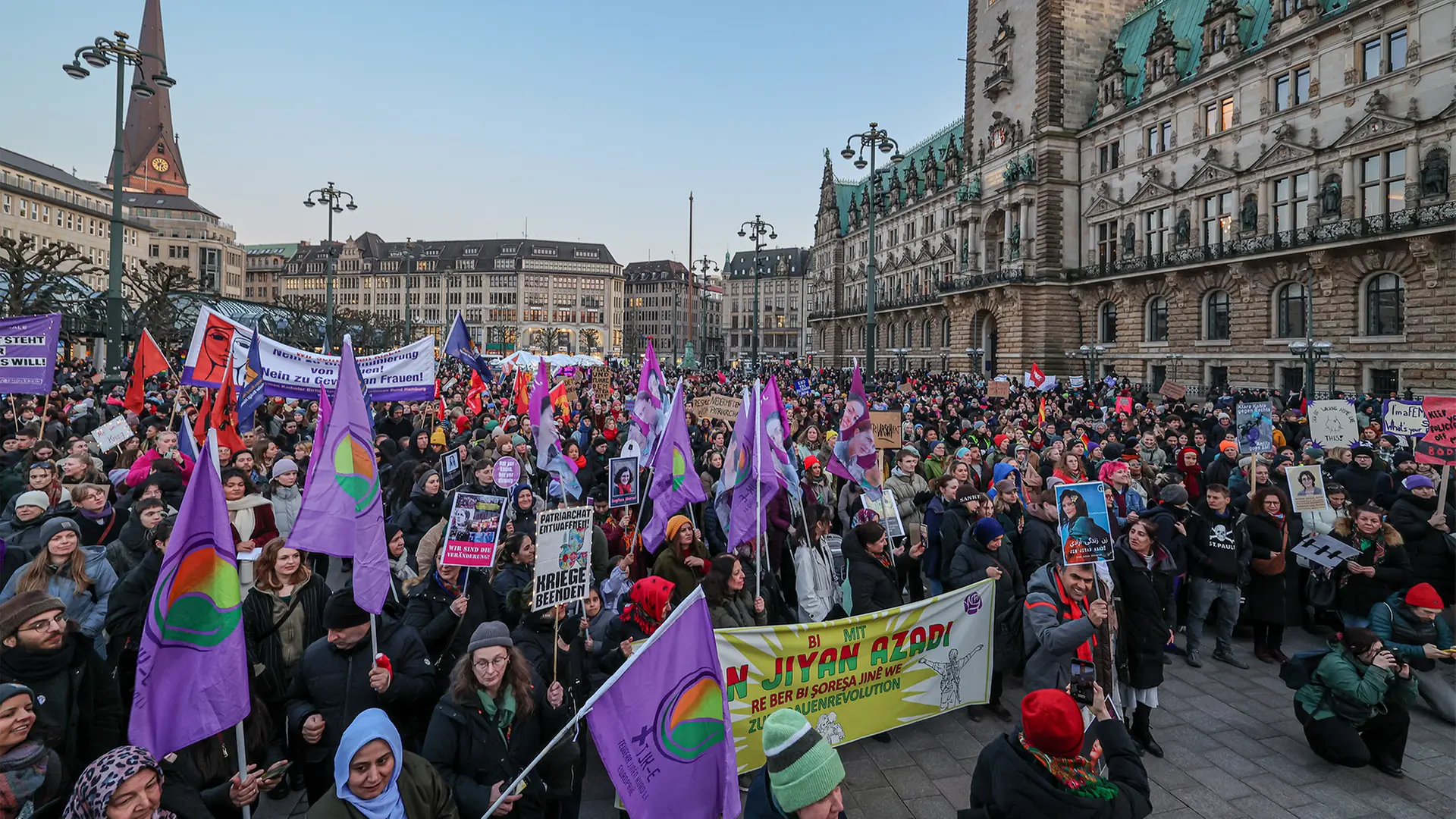 În ciuda vremii mohorâte și a provocărilor generate de atmosfera de tensiune politică, Hamburgul a fost centrul atenției în timpul săptămânii din apropierea Zilei Internaționale a Femeii