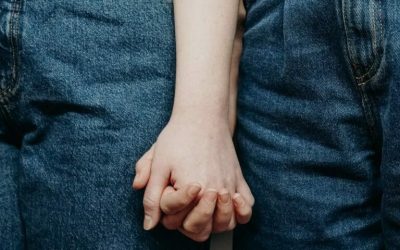 gay-cuplu-homosexual-copii-jeans-e1687258670975.jpg - StiriAlese