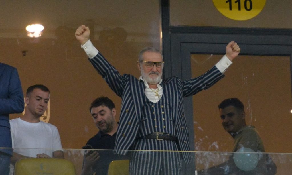 FCSB va începe play-out-ul din Liga 1 de pe prima poziție, însă cu un nou antrenor pe bancă