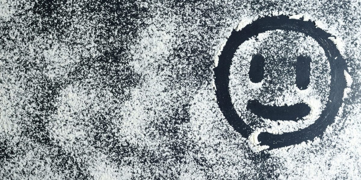 gluma-banc-zambet-scaled.jpg - StiriAlese