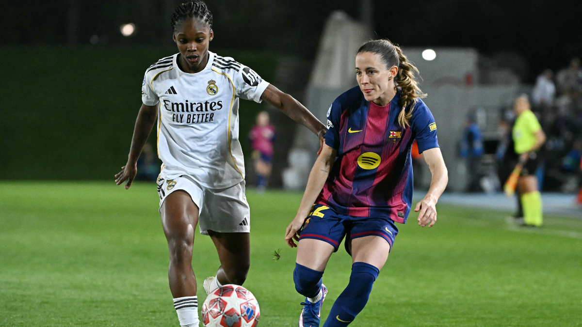 Revanșă acerbă între Real Madrid și Barcelona în Europa feminină: Linda Caicedo strălucește în duelul din tur Un capitol intens s-a scris în istoria recentă a fotbalului feminin european, odată cu desfășurarea partidei din cadrul sferturilor de finală ale UEFA Women’s Champions League, în care două dintre cele mai mari rivale, Real Madrid și Barcelona, s-au întâlnit într-un duel plin de tensiune și spectaculozitate