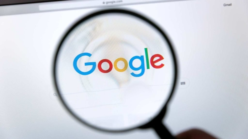 De ce datele personale ajung atât de rapid și ușor în rezultatele Google? Răspunsul stă în funcționarea mecanismelor digitale moderne și în existența unor practici mai puțin etice de colectare a informațiilor