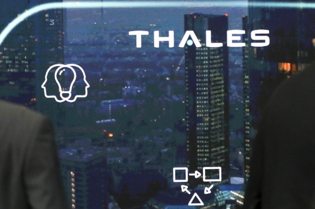 Thales lansează sistemul avansat SkyDefender, o soluție de apărare aeriană și antirachetă de ultimă generație Compania franceză Thales a anunțat miercuri lansarea unui sistem revoluționar de apărare aeriană și antirachetă, intitulat SkyDefender