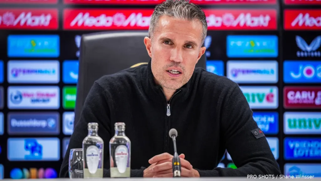 Van Persie simte presiunea concurenței: „Poate joc mai puțin, dar câștig”