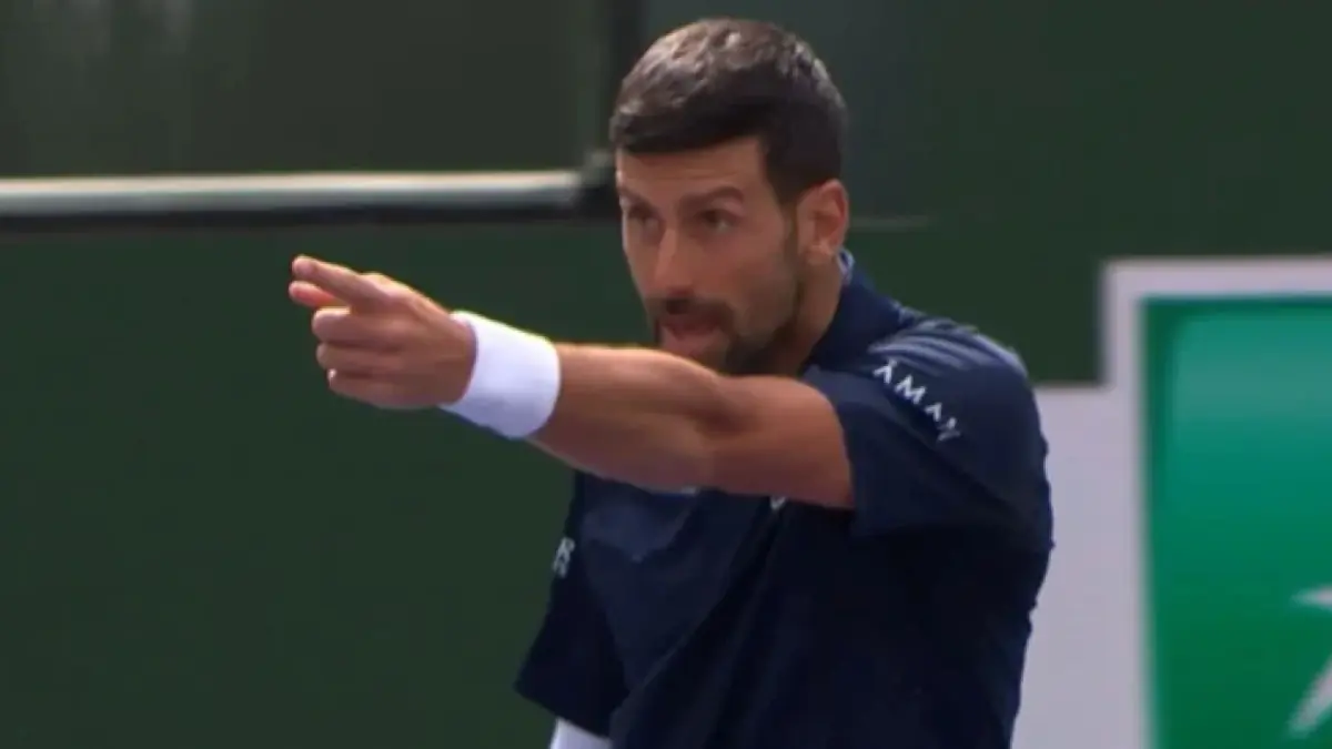 Novak Djokovic a părăsit învingător terenul de la Indian Wells după o confruntare intensă cu favoritul local, Aleksandar Kovacevic, un meci marcat de tensiuni și schimbări de momentum, ce au ținut spectatorii pe margine în timp ce serii de fenomene nervoase și intervenții tactice s-au succedat pe teren