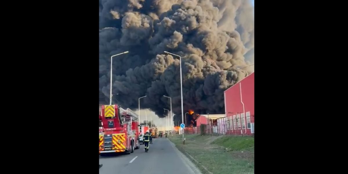 incendiu-fabrica-polistiren.jpg - StiriAlese